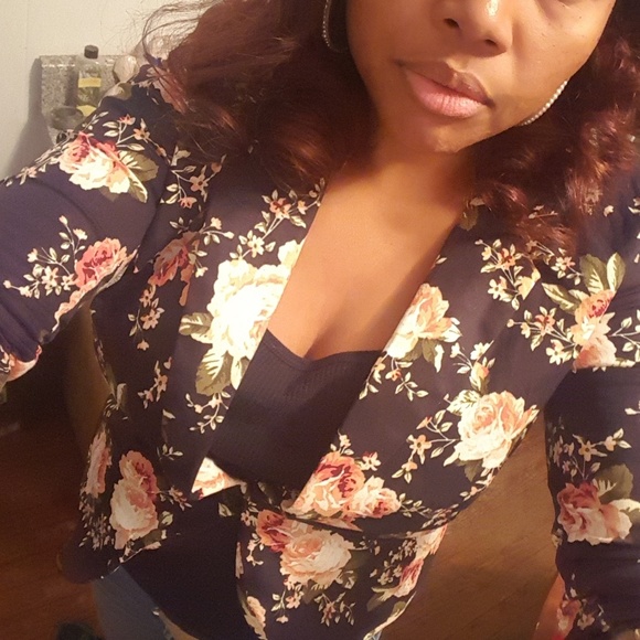 Fitted Floral Blazer - Picture 3 of 8